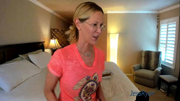 Boquete molhado com cuspe e engasgo de jess ryan