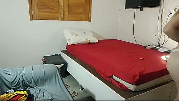 Madrasta seduz negão para foder sua buceta e mostrar seu corpão