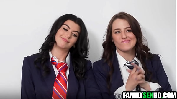 Padrasto e madrasta transam com as enteadas no quarteto